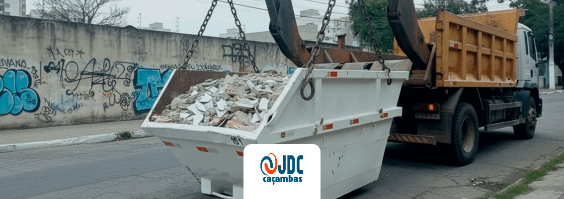 Entenda como é cobrada a caçamba de entulho em São Paulo e conheça as soluções completas e licenciadas da JDC Caçambas.