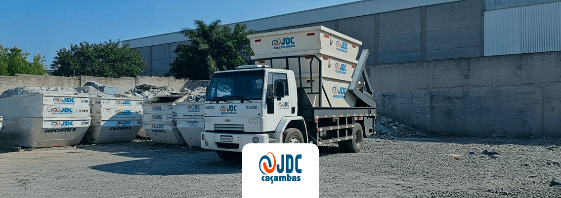 Conheça os principais requisitos ao contratar caçamba para remoção de entulho e descubra por que a JDC Caçambas garante segurança, legalidade e eficiência.